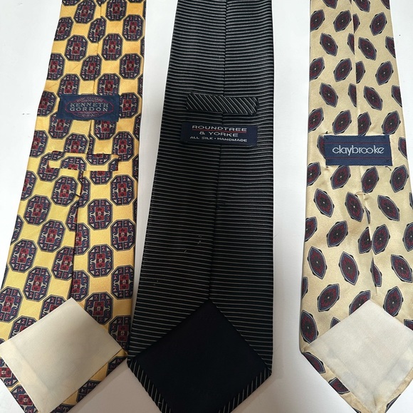 EUC 6 Men’s Ties. All 100% silk. Assorted Brands. Excellent Condition. - Picture 2 of 10
